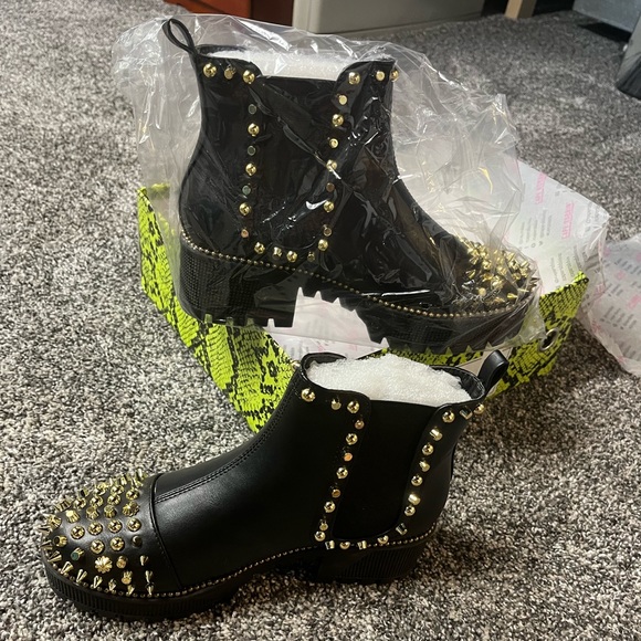 Black and gold spiked boots - Picture 2 of 5